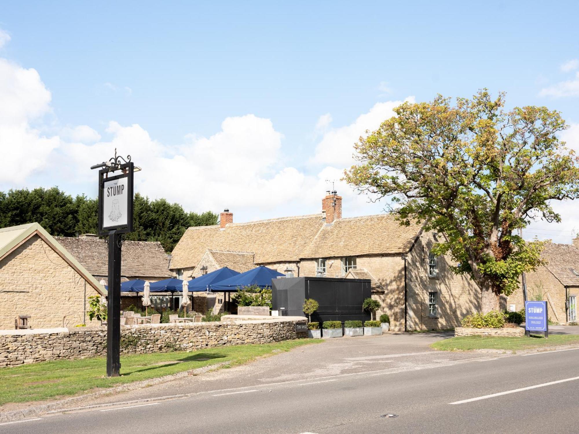 The Stump Hotell Cirencester Exteriör bild